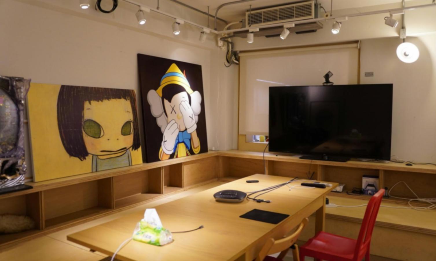 Advanced market analysis workstation showing multiple trading screens with technical indicators and psychological pattern recognition tools